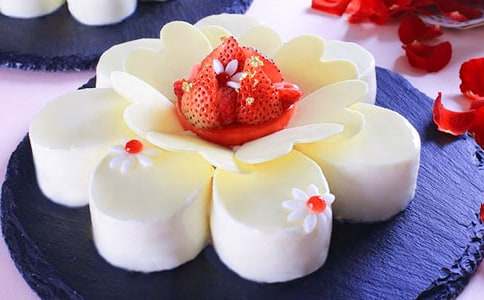 那盒蛋糕觸動(dòng)了我的心弦四年級作文