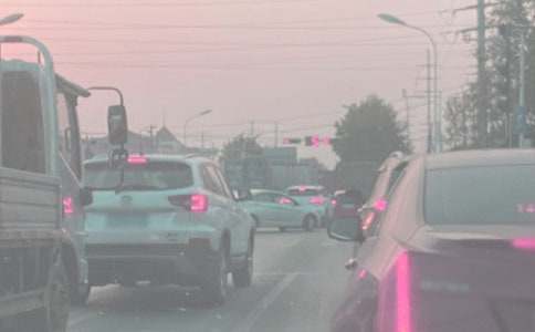 堵車(chē)的煩惱作文2篇