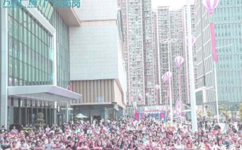 廣場(chǎng)上的夜景小學(xué)作文