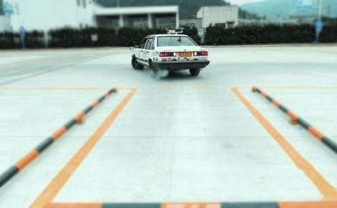 駕校退學(xué)申請書(shū)范文