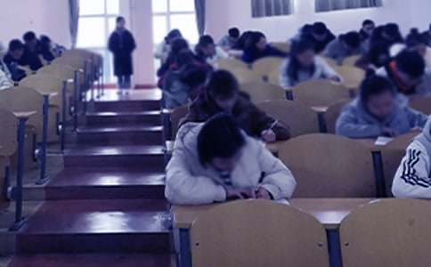 ��һ��Ӣ�Z(y��)���п�ԇ����������