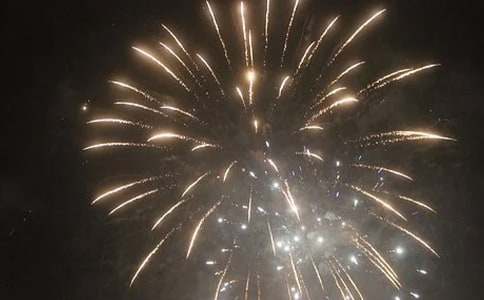 與禮花有關(guān)的初中作文