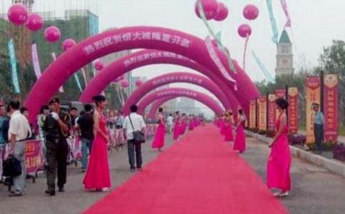 ӛ��У����c����(d��ng)����