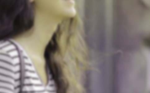 ��Ů����700��