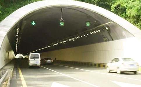 穿梭時(shí)光隧道作文(2篇)