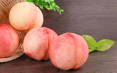 充滿(mǎn)父愛(ài)的桃子