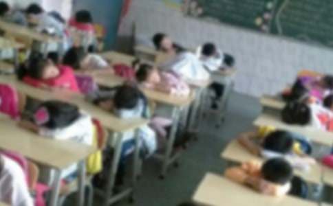 午休足球大作戰作文