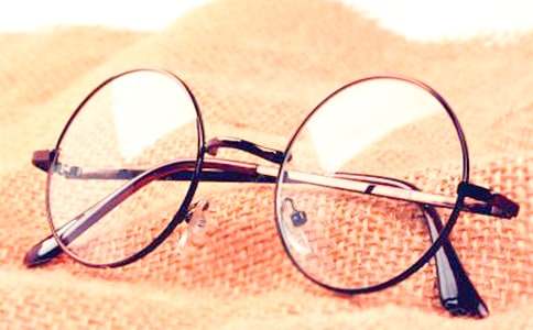 【精品】未來(lái)眼鏡作文三篇