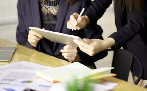 2017����p�����}����(hu�� )���Y